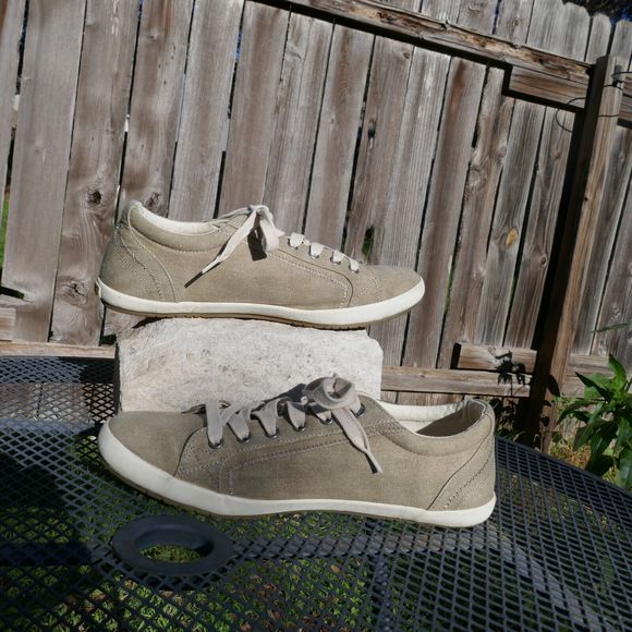 Women's TAOS Star Khaki Canvas Casual Lace Up Comfort Sneakers Shoes size 11 - Picture 4 of 8
